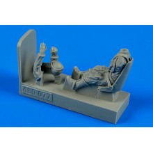 1:48 1:48 German WWII Luftwaffe pilot with seat for Bf 109E 